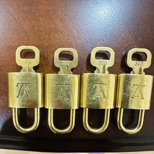 Authentic 4P LV LOCK & KEY